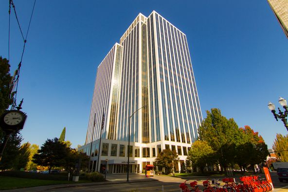 Lloyd Center Tower : 825 NE Multnomah St, Portland, OR 97232